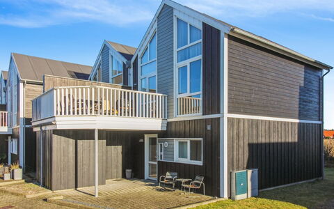 Truls - 700M from the Sea: Architettura, Casa, Raccordo, Zona Residenziale, Tetto, Estate, Villetta, Design, Portico, Dimora