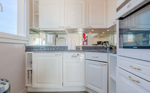 Sainte Maxime 399: Cabinetry, Proprietà, Controsoffitto, Elettrodomestico Da Cucina, Cucina, Elettrodomestico, Costruzione, Cucina Stufa, Legna, Interior Design