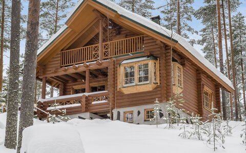Villa Tunturitervakko: Mobilia, Interior Design, Pavimentazione, Pavimento, Tavolo, Soffitto, Cucina & Sala Da Pranzo Tavolo, Illuminazione, Sedia, Casa
