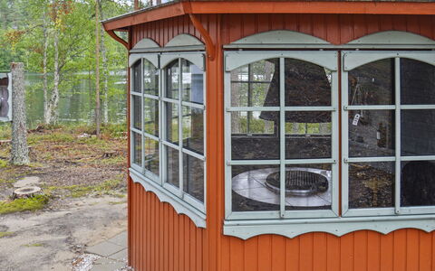 Villa Käpytikka: Letto, Mobilia, Camera Da Letto, Interior Design, Bedding, Lenzuolo, Pavimentazione, Legna, Pavimento, Camera