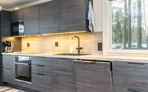 Lumpeenranta: Legna, Pavimentazione, Cucina, Controsoffitto, Cabinetry, Elettrodomestico Da Cucina, Mobilia, Interior Design, Pavimento, Pavimento In Legno