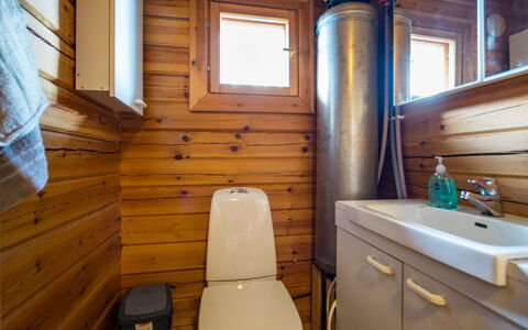 Kaskenhovi: Mobilia, Interior Design, Pavimentazione, Pavimento, Tavolo, Soffitto, Cucina & Sala Da Pranzo Tavolo, Illuminazione, Sedia, Casa
