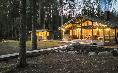 Purjeranta: Mobilia, Interior Design, Pavimentazione, Pavimento, Tavolo, Soffitto, Cucina & Sala Da Pranzo Tavolo, Illuminazione, Sedia, Casa