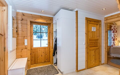 Purjeranta: Mobilia, Interior Design, Pavimentazione, Pavimento, Tavolo, Soffitto, Cucina & Sala Da Pranzo Tavolo, Illuminazione, Sedia, Casa