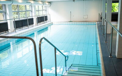 Winterberg 110: Acqua, Piscina, Azzurro, Architettura, Tempo Libero, Aqua, Pavimento, Ricreazione, Stabilimento Sportivo
