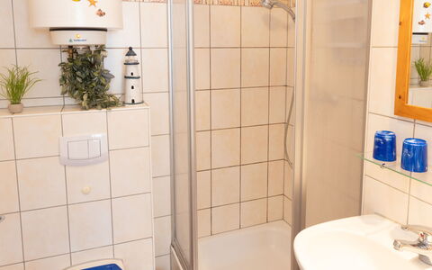 Henneberg: Lavandino Del Bagno, Interior Design, Idraulico Fixture, Bagno, Pavimentazione, Lavello, Pavimento, Idraulico, Camera, Rubinetto