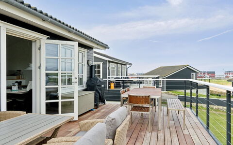 Ewelina - 150M from the Sea: Tetto, Casa, Casa, Villetta, Raccordo, Estate, Driveway, Edifici Giardino, Cortile, Capannone