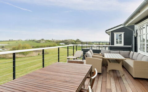 Ewelina - 150M from the Sea: Tetto, Casa, Casa, Villetta, Raccordo, Estate, Driveway, Edifici Giardino, Cortile, Capannone