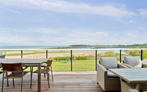 Ewelina - 150M from the Sea: Tetto, Casa, Casa, Villetta, Raccordo, Estate, Driveway, Edifici Giardino, Cortile, Capannone