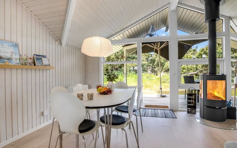 Ubbe - 800M from the Sea: Interior Design, Pavimentazione, Mobilia, Soffitto, Legna, Pavimento, Lampada, Soggiorno, Sedia, Cucina & Sala Da Pranzo Tavolo