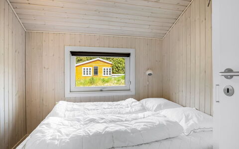 Ubbe - 800M from the Sea: Legna, Camera Da Letto, Casa, Letto, Soffitto, Latifoglie, Plank, Color Legno, Bedding, Log Cabin
