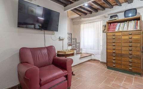 Country House Casalguidi 191 Private Pool: Parete, Interior Design, Mobilia, Appartamento, Pavimentazione, Casa, Pavimento, Camera, Soffitto, Soggiorno