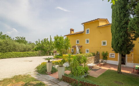 Country House Casalguidi 191 Private Pool: Casa, Estate, Giardino, Landscaping, Villa, Cortile, Hacienda, Agriturismo, Eco Hotel, Backyard