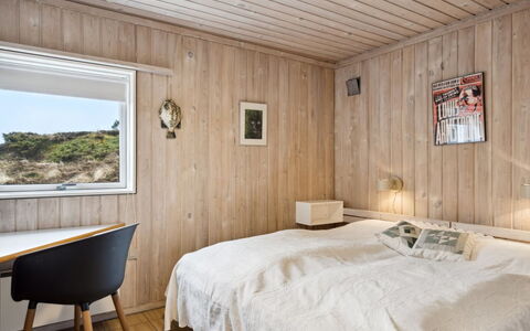 Eljene - 700M from the Sea: Camera Da Letto, Letto, Parete, Lenzuolo, Legna, Interior Design, Soffitto, Pavimento, Bedding, Pavimentazione