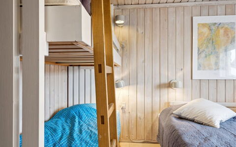 Eljene - 700M from the Sea: Letto, Camera Da Letto, Interior Design, Lenzuolo, Parete, Bedding, Legna, Pavimentazione, Pavimento, Soffitto