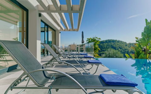 Villa Juno: Costruzione, Nube, Mobilia, Finestra, Cielo, Azzurro, Legna, Interior Design, Shade