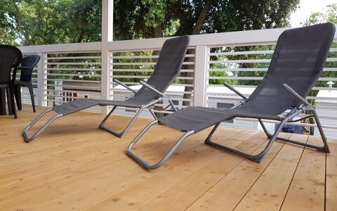 Banko Camping: Costruzione, Nube, Mobilia, Finestra, Cielo, Azzurro, Legna, Interior Design, Shade