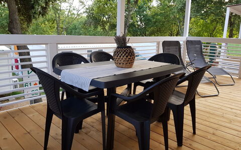 Banko Camping: Costruzione, Nube, Mobilia, Finestra, Cielo, Azzurro, Legna, Interior Design, Shade