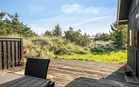 Swenki - 700M from the Sea: Tetto, Casa, Casa, Villetta, Porta, Raccordo, Deck, Portico, Plank, Latifoglie