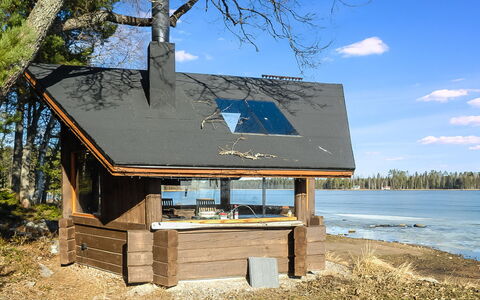 Villa Kipinä: Mobilia, Interior Design, Pavimentazione, Pavimento, Tavolo, Soffitto, Cucina & Sala Da Pranzo Tavolo, Illuminazione, Sedia, Casa