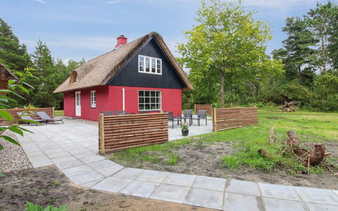 Hila: Tetto, Casa, Villetta, Casa, Giardino, Agriturismo, Capannone, Villaggio, Landscaping, Cortile