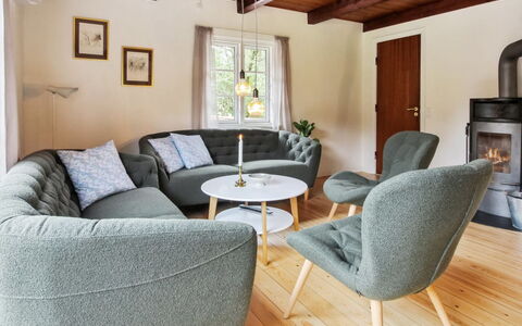 Hila: Mobilia, Interior Design, Pavimentazione, Pavimento, Legna, Soggiorno, Divano, Pavimento In Legno, Tavolo, Casa