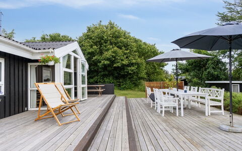 Katharine - 175M from the Sea: Legna, Casa, Portico, Deck, Latifoglie, Tetto, Color Legno, Pavimento In Legno, Eco Hotel