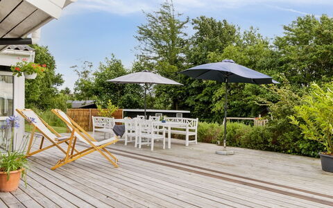 Katharine - 175M from the Sea: Legna, Casa, Portico, Deck, Latifoglie, Tetto, Color Legno, Pavimento In Legno, Eco Hotel