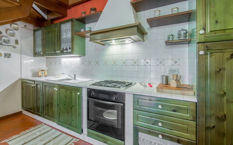 Casa Bellosguardo a Vinci: Cabinetry, Proprietà, Controsoffitto, Mobilia, Lavandino Della Cucina, Stufa A Gas, Cassetto, Cucina Stufa, Piano Cottura, Cucina