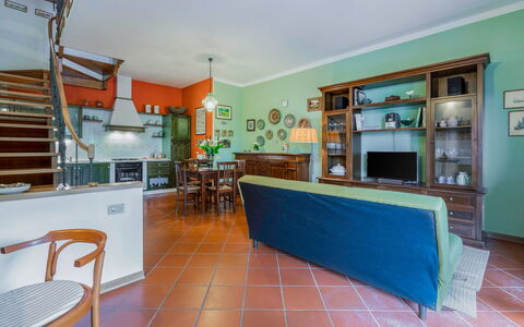 Casa Bellosguardo a Vinci: Mobilia, Cabinetry, Sedia, Controsoffitto, Tavolo, Mensola, Interior Design, Architettura, Costruzione, Legna