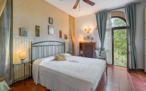 Casa Bellosguardo a Vinci: Proprietà, Mobilia, Costruzione, Ventilatore, Blu, Azzurro, Legna, Finestra, Tessile, Illuminazione