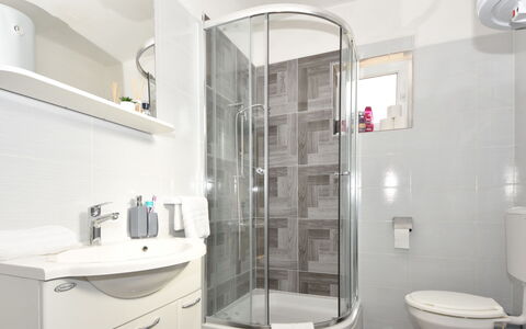 Ivan: Specchio, Proprietà, Idraulico Fixture, Bianca, Bagno, Viola, Nero, Mobiletto Del Bagno, Lavello