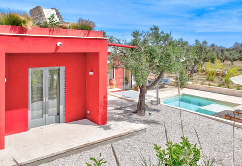 Lamia del Grano: Pianta, Cielo, Proprietà, Acqua, Piscina, Costruzione, Architettura, Albero, Shade, Parete