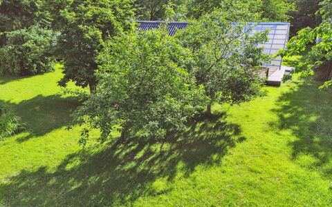 Lennart - 4Km from the Sea: Blu, Arbusto, Villetta, Groundcover, Giardino, Estate, Shade, Landscaping, Agriturismo, Eco Hotel