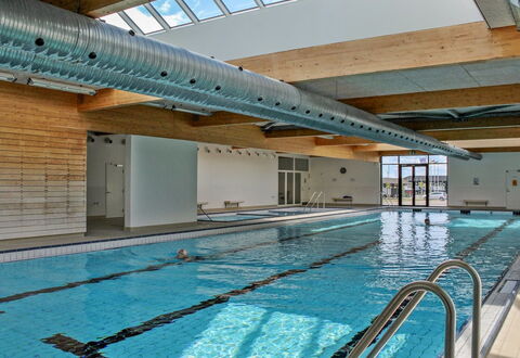 Monja - 50M from the Sea: Pavimentazione, Piscina, Pavimento, Soffitto, Materiale Composito, Illuminazione Diurna, Sala, Centro Ricreativo, Design, Piastrella