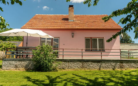 Smrž: Casa, Casa, Tetto, Villetta, Agriturismo, Cortile, Giardino, Estate, Prato, Backyard