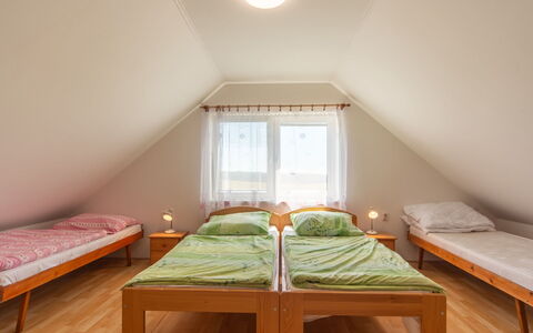 Smrž: Pavimentazione, Pavimento, Legna, Camera Da Letto, Interior Design, Letto, Lenzuolo, Soffitto, Bedding, Camera