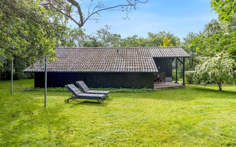 Amela - 30Km from the Sea: Tetto, Casa, Casa, Villetta, Porta, Raccordo, Deck, Portico, Plank, Latifoglie