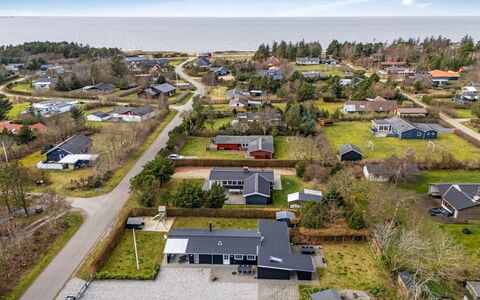 Ludvika - 300M to the Fjord: Legna, Tetto, Architettura, Casa, Casa, Villetta, Raccordo, Latifoglie, Pendenza, Estate