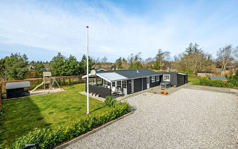 Ludvika - 300M to the Fjord: Legna, Tetto, Architettura, Casa, Casa, Villetta, Raccordo, Latifoglie, Pendenza, Estate