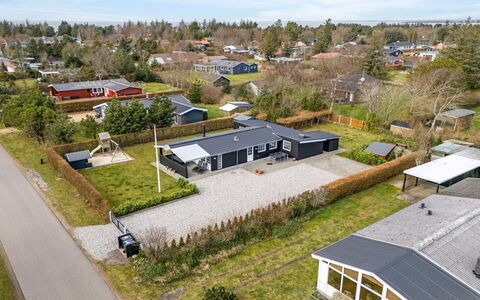 Ludvika - 300M to the Fjord: Legna, Tetto, Architettura, Casa, Casa, Villetta, Raccordo, Latifoglie, Pendenza, Estate