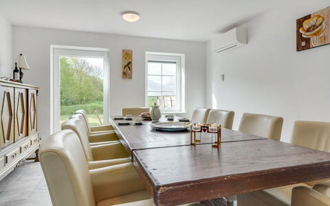 Aliza - 14Km from the Sea: Zona Residenziale, Tetto, Sobborgo, Driveway, Estate, Camino