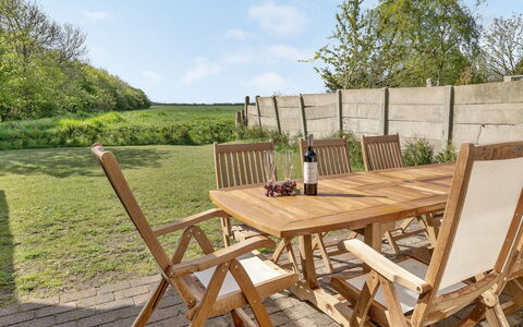 Aliza - 14Km from the Sea: Zona Residenziale, Tetto, Sobborgo, Driveway, Estate, Camino
