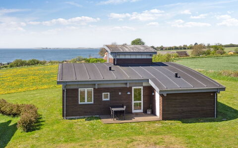 Halvor - 275M from the Sea: Tetto, Casa, Casa, Villetta, Porta, Raccordo, Deck, Portico, Plank, Latifoglie