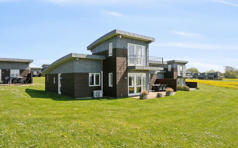 Halvor - 275M from the Sea: Tetto, Casa, Casa, Villetta, Porta, Raccordo, Deck, Portico, Plank, Latifoglie