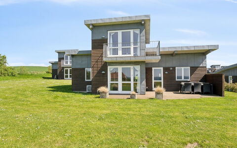 Halvor - 275M from the Sea: Tetto, Casa, Casa, Villetta, Porta, Raccordo, Deck, Portico, Plank, Latifoglie