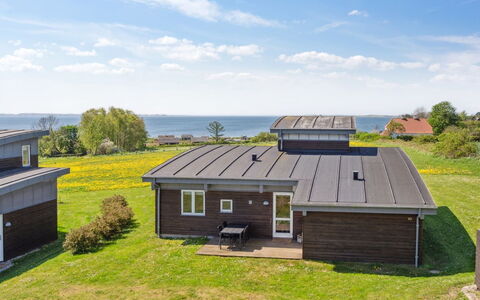 Halvor - 275M from the Sea: Tetto, Casa, Casa, Villetta, Porta, Raccordo, Deck, Portico, Plank, Latifoglie