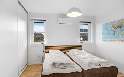 Elsi - 1.3Km from the Sea: Letto, Interior Design, Camera Da Letto, Pavimento, Pavimentazione, Mobilia, Parete, Bedding, Legna, Soffitto