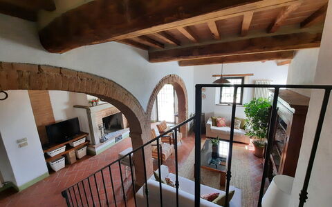 Casa Le Crete: Proprietà, Costruzione, Pianta Della Casa, Legna, Pianta, Soggiorno, Fascio, Pavimentazione, Latifoglie, Recinzione