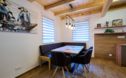 Pod Lesem: Proprietà, Mobilia, Tavolo, Cornice, Azzurro, Legna, Costruzione, Interior Design, Architettura, Pavimentazione